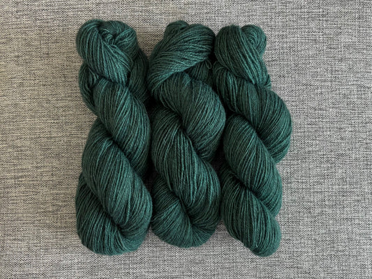 Kuusama - Finnish 100% sheep wool yarn 95g/385m, color: Sea Kings Cologne. Small batch!
