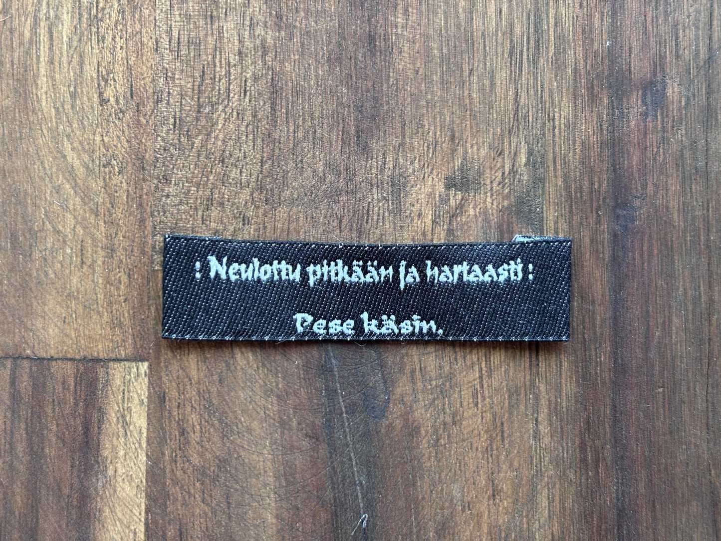 "Neulottu pitkään ja hartaasti. Pese käsin." - Clothing Labels for Knitted Garments - 15 mm height, 60 mm length. 8 pcs. Cotton. Black, white and gray.