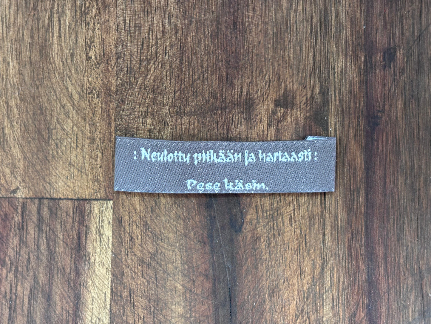 "Neulottu pitkään ja hartaasti. Pese käsin." - Clothing Labels for Knitted Garments - 15 mm height, 60 mm length. 8 pcs. Cotton. Black, white and gray.
